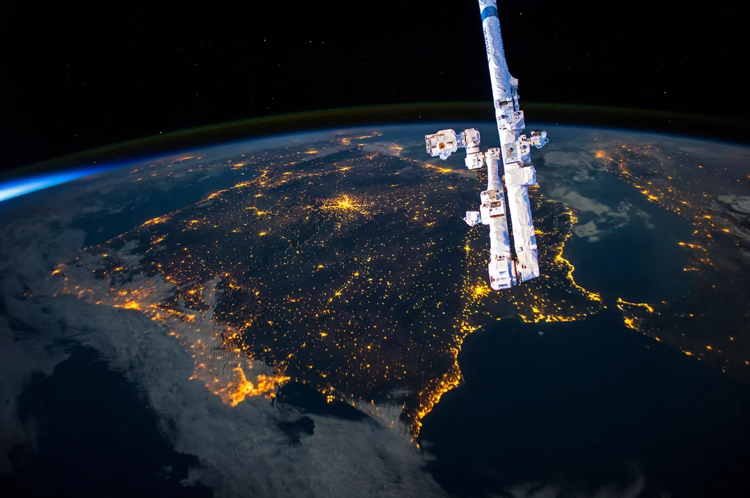 Track the International Space Station: A Guide for Amateur Radio Operators and Space Enthusiasts